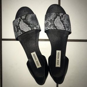 Steve madden sandal flat